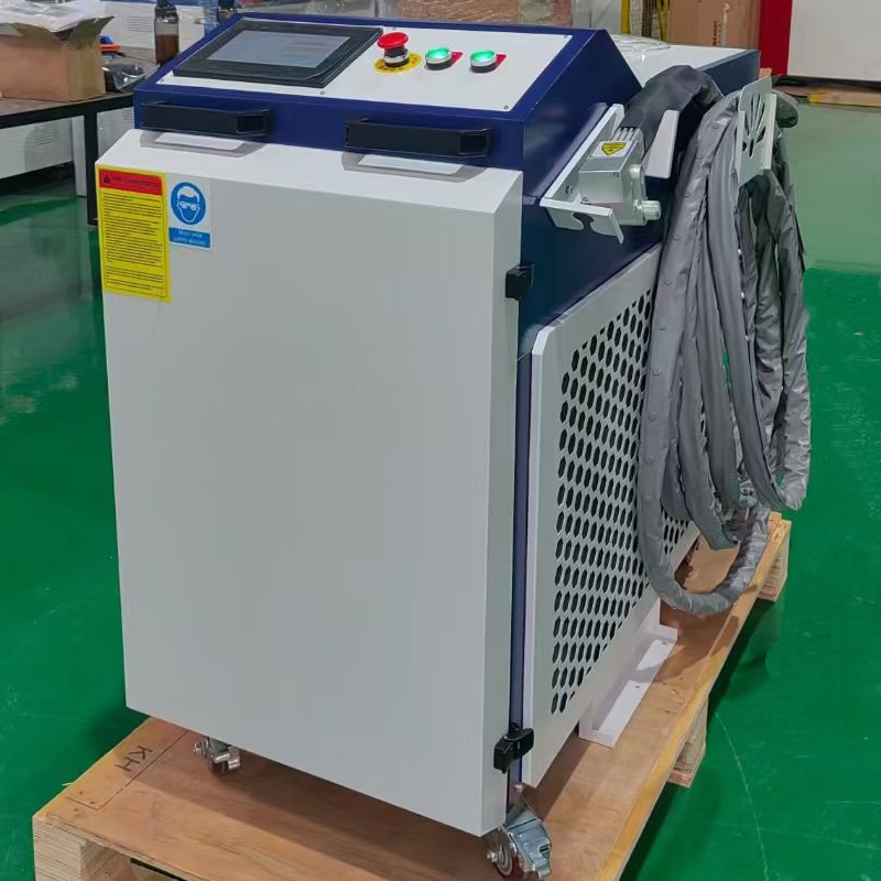 آلة تنظيف بالليزر بقوة 1500 وا - مراجعة Industrial Laser For Sale وسعره