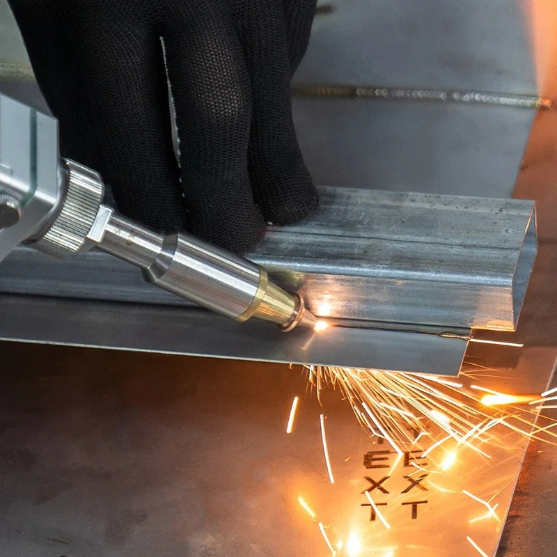 ماكينة لحام ألياف معدنية محمول - مراجعة Handheld Laser Welding Machine وسعره