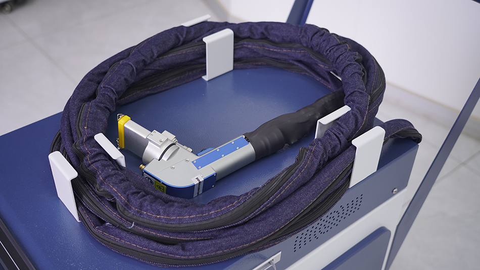 آلة تنظيف بالليزر صناعية للبيع - مراجعة Industrial Laser For Sale وسعره