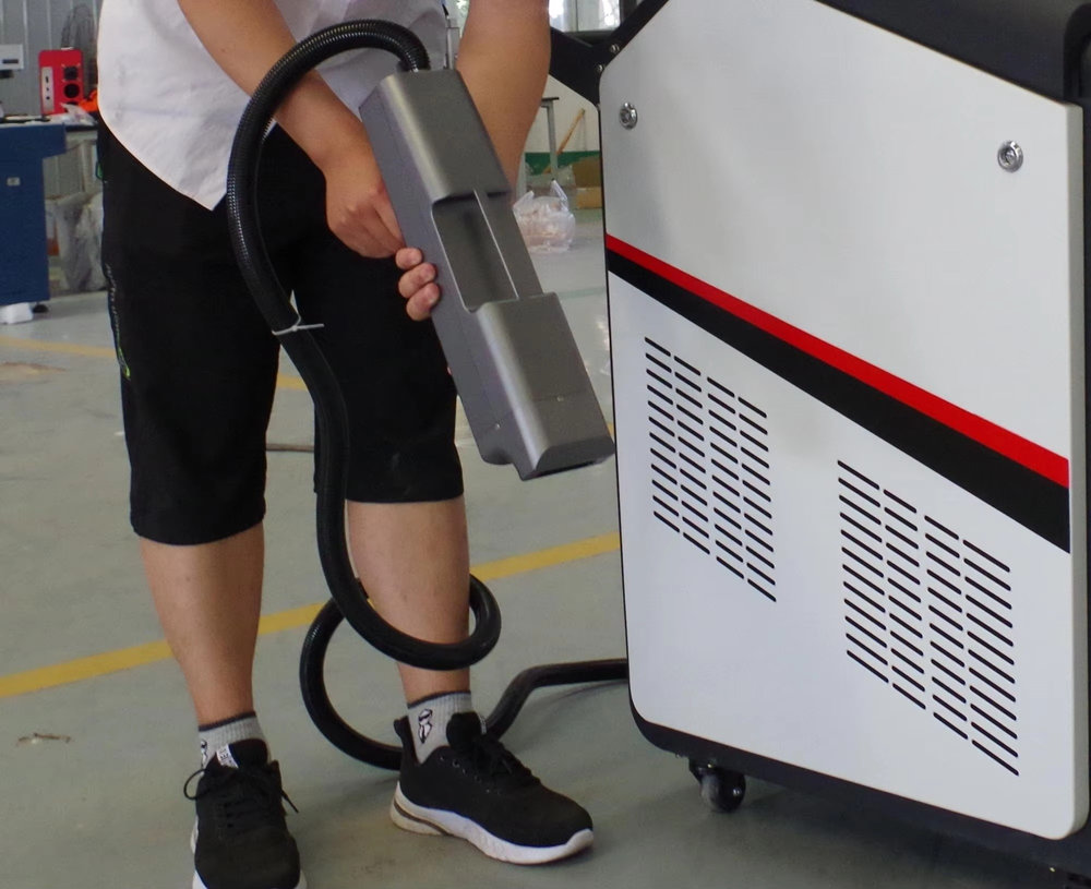 منظف ليزر نبضي جديد بقوة 100 و - مراجعة Industrial Laser Cleaner وسعره